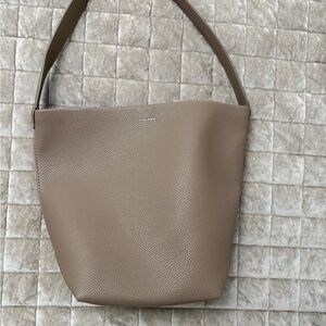 Elegant Tan Leather Shoulder Bucket Bag